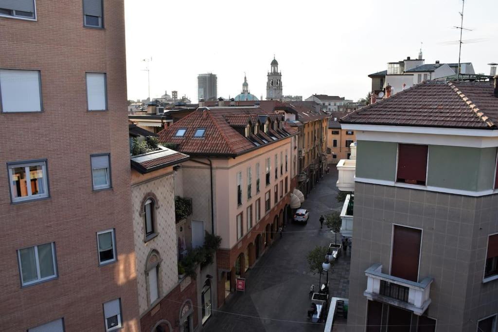 One Flat/Studio,Busto ArsizioCenter,With Terrace Esterno foto